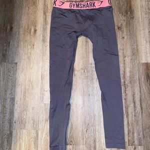 Gym shark leggings